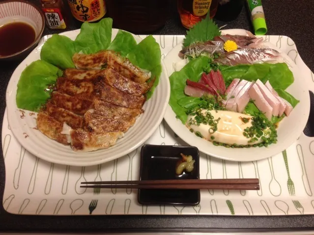 Snapdishの料理写真:焼き餃子、鯵と鰤のお刺身、男奴！✩⃛꒰⁎⁍̴◡⁍̴⁎ ॢ꒱✨|サソリさん