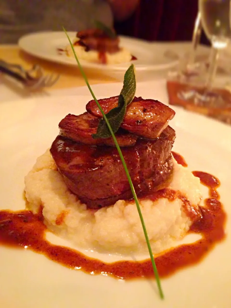 Grilled filet of beef and fois gras on garlic infused masher & celery root with 2004 Mugo Prado Enea Gran Reserva|Josh Fieldsさん