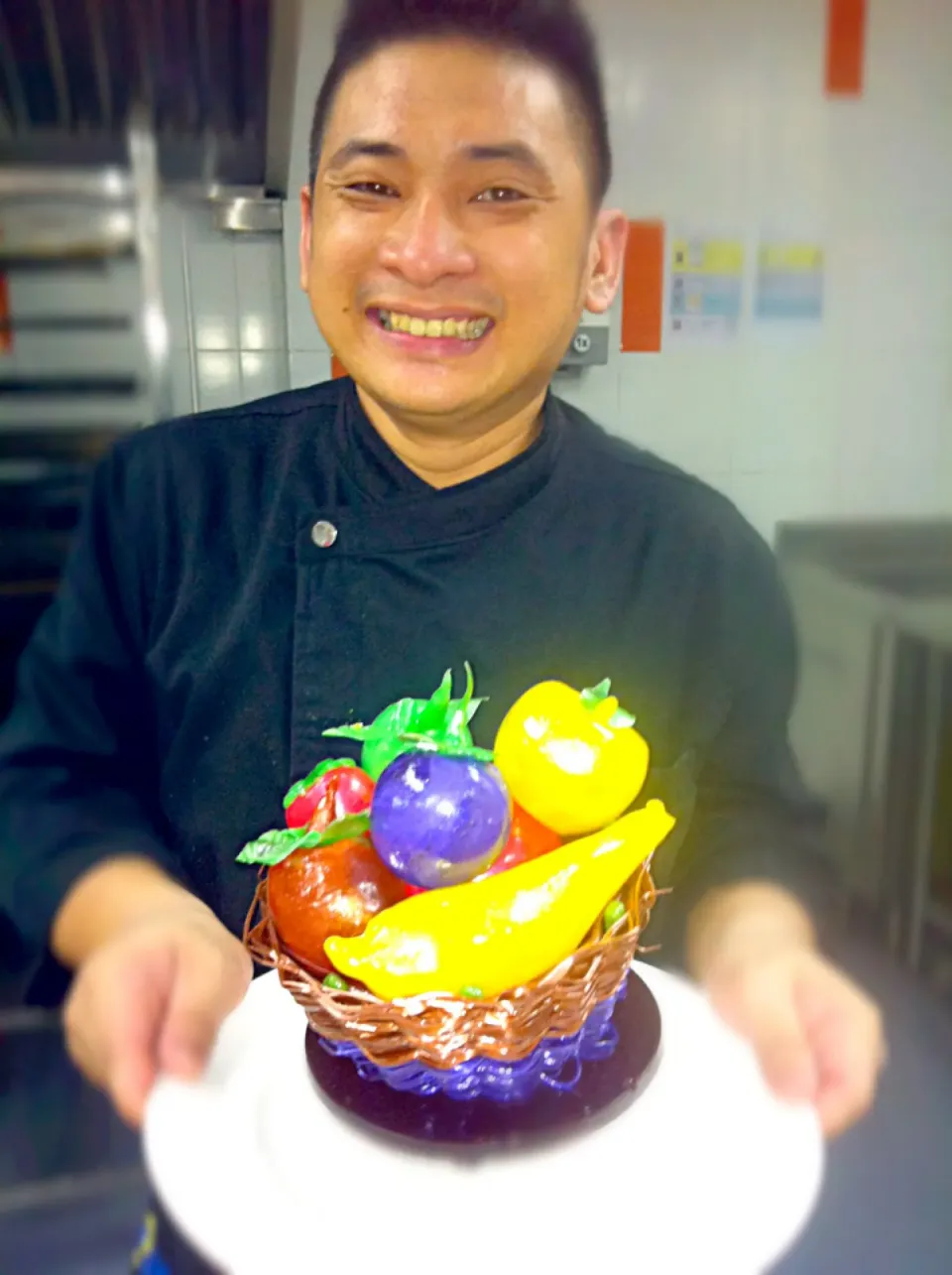 Candy pulling fruit basket|John Yeoさん