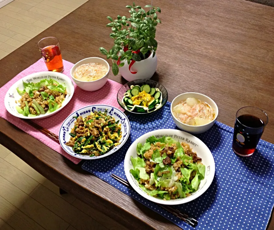 Snapdishの料理写真:牛肉とレタスのチャーハン、にら玉、かぼちゃのカレーマヨ、冬瓜の中華スープ|pentarouさん