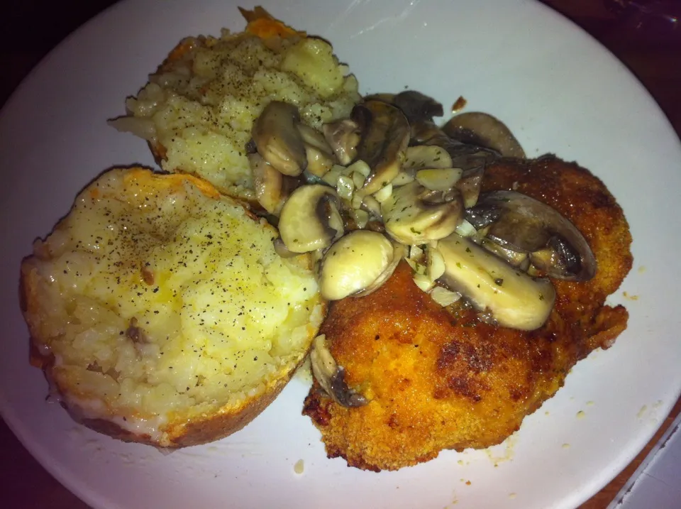 Snapdishの料理写真:Chicken Kiev, baked potato and garlic mushrooms|Emma Proe Was Duncalfさん