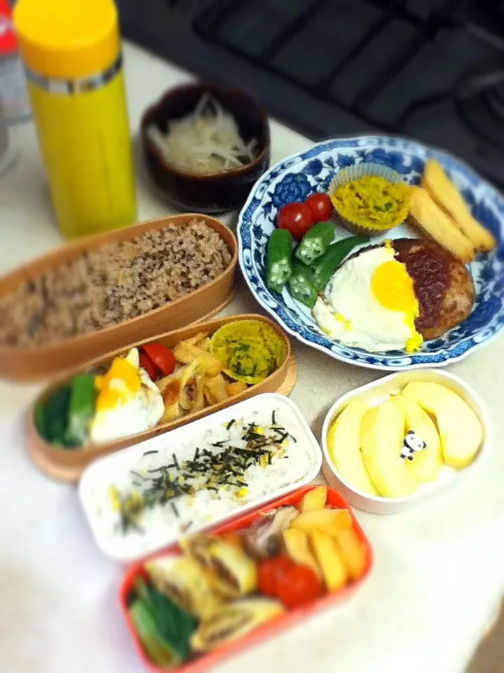 Today's lunch box. JKは今日から文化祭。景気付けに夕食は黒豚ハンバーグ。そう、母は今夜飲みに行くのだ♪( ´▽｀)|hoppycowさん