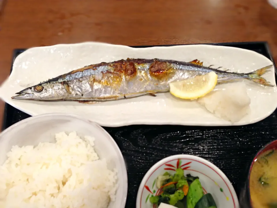 Snapdishの料理写真:秋刀魚の塩焼き定食|maruさん