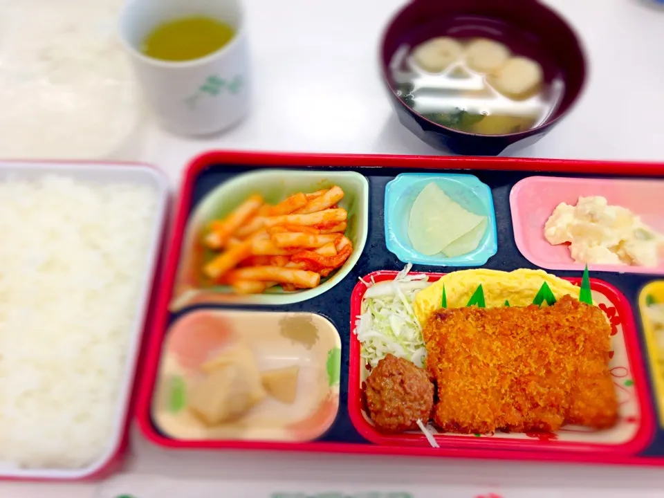 Snapdishの料理写真:今日の滋賀給食の仕出し弁当|macco7さん