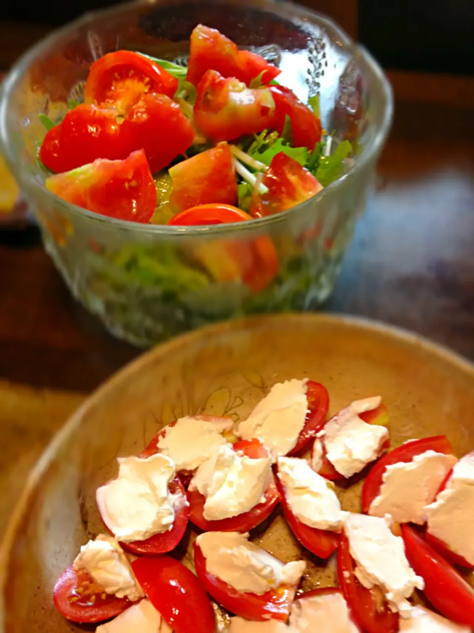 Snapdishの料理写真:🍅アイコの水切りヨーグルト乗せ🍅＆🍅マルマンドと水菜のサラダ🍅|チョス ♪さん