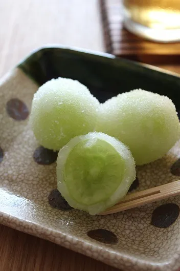 求肥で包んだマスカットのお菓子|ぴくるすさん