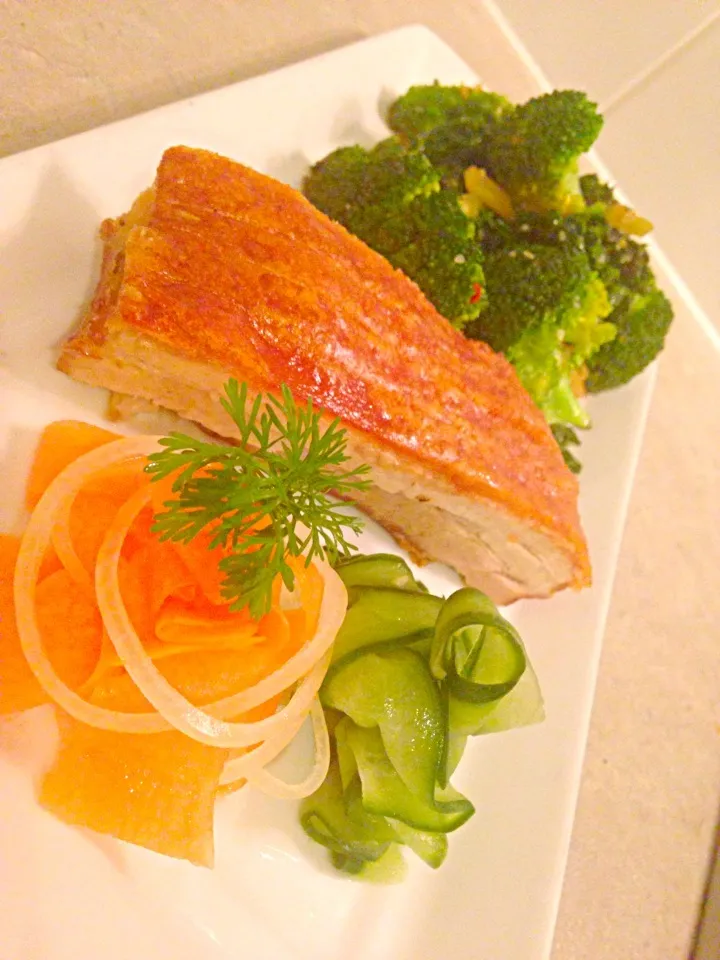 Crispy Pork Belly, stir fried broccoli and kale, pickled cucumber carrot and onion|Chrisy Hillさん