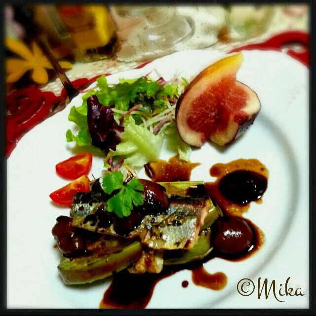 Snapdishの料理写真:󾦀ナスとサンマのミルフィーユぶどうソースがけ　長いな～(^-^;󾭛|Mika❈さん