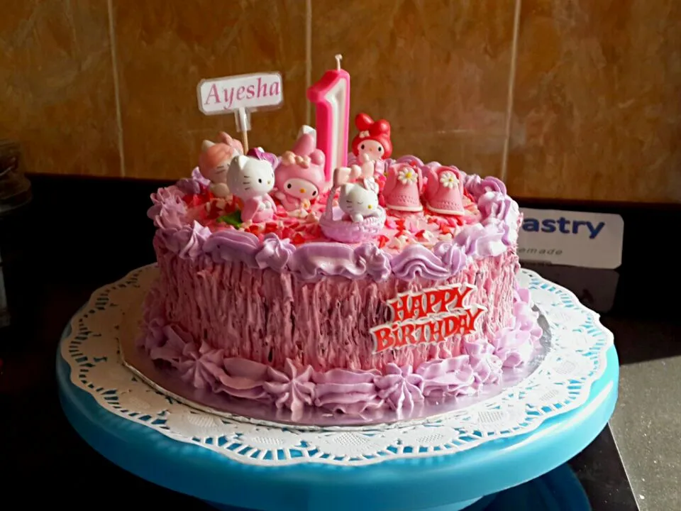 Snapdishの料理写真:Hello Kitty Birthday Cake|Tengku Ettyさん