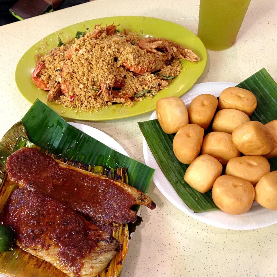 Cereal prawns, sambal stingray & deep-fried mantou|hurul | 후룰さん