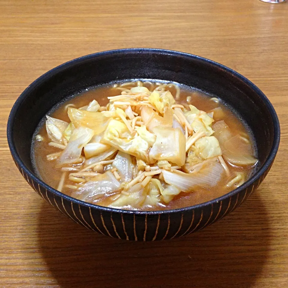 【今日のオイラお昼】ラ王の味噌味を作ってみた。う〜ん，マルちゃん正麺の塩ほどではないな。|takuya KAWANOさん