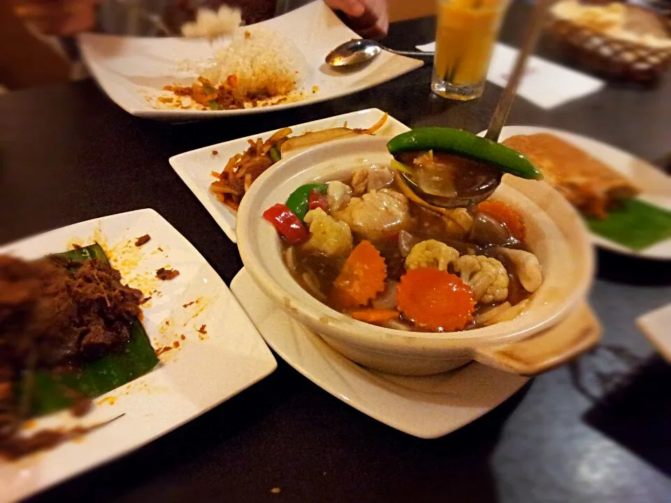 Snapdishの料理写真:beef rendang, clay pot tofu, mixed veggies!|Ernさん