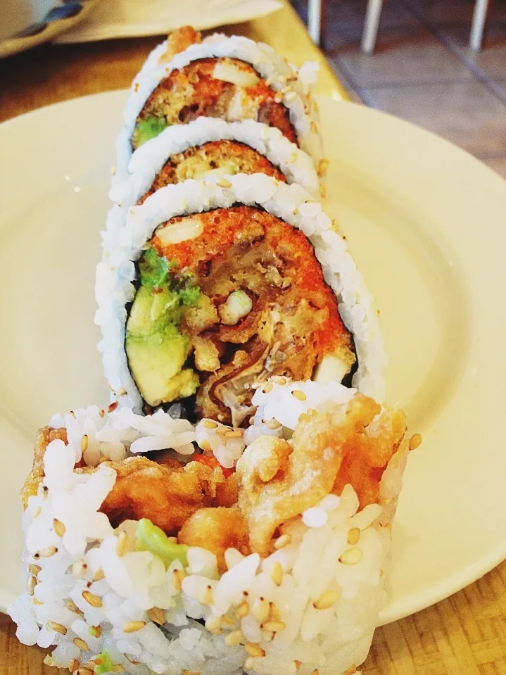 Soft shell crab, avocado, fish roe!|cherreさん