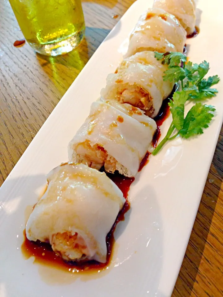 Rice noodle with crispy fried shrimp roll|PhUnGさん