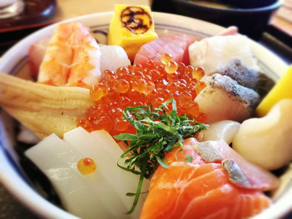 マルトモ水産の海鮮丼|ぺぎこさん