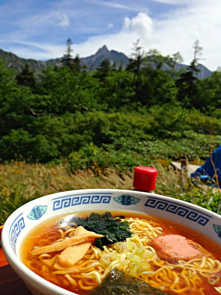 槍ヶ岳をバックにラーメン！！|wildcat山猫さん