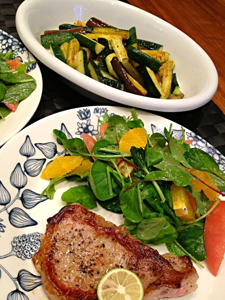 いい食材が手に入ったから肉も野菜も塩コショウでシンプルに♪|てつやさん