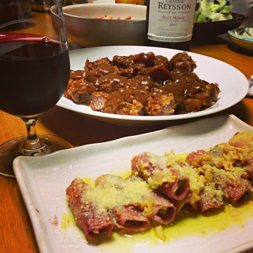 ちょっといいワイン🍷とビフカツと牡蠣と生ハムのガーリック焼き🍴|motomoguさん