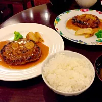 Snapdishの料理写真:メインの信州産の牛を使ったハンバーグ|sakgami kouichiさん