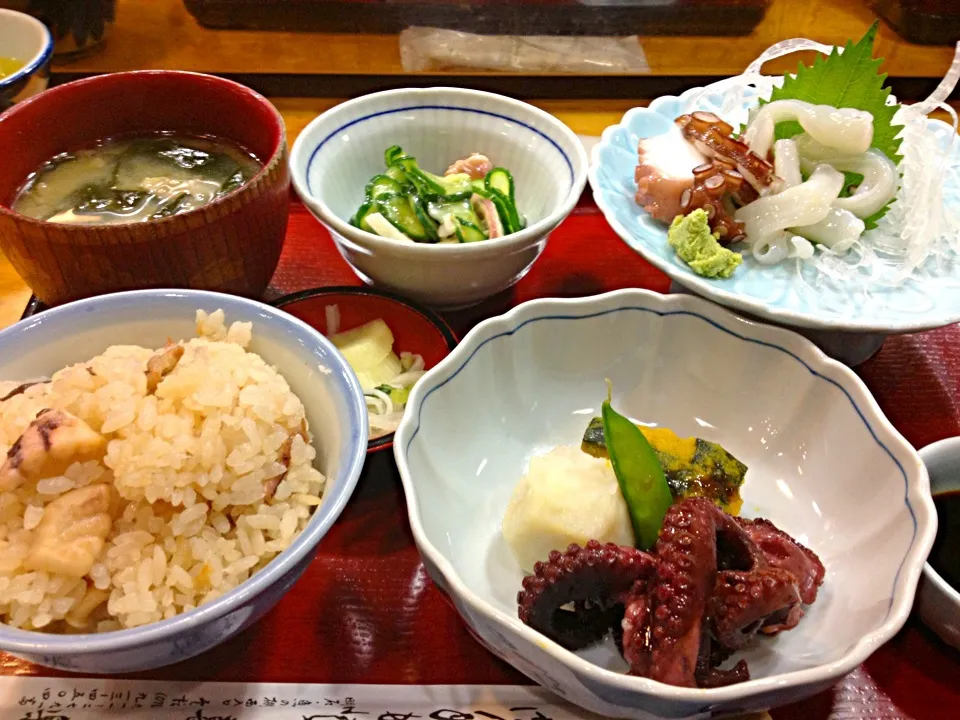 Snapdishの料理写真:たこづくしの定食|ぱんだいちばんさん