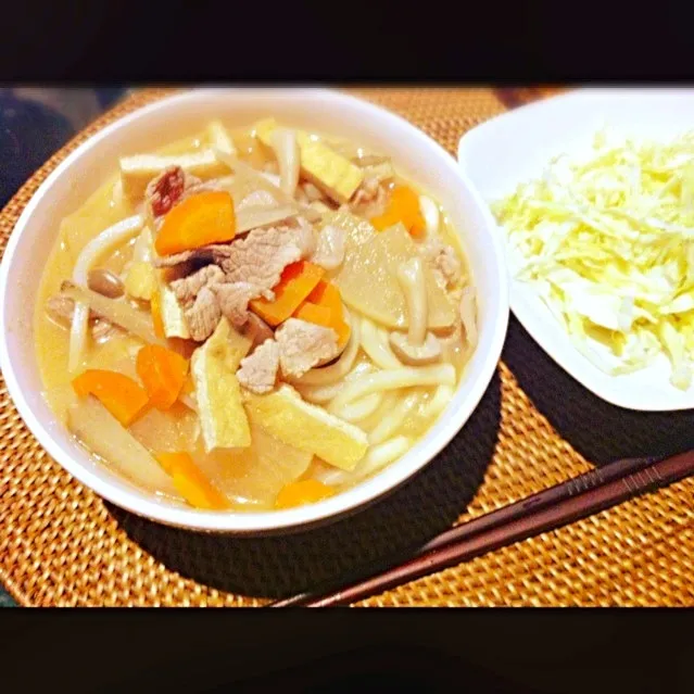 Snapdishの料理写真:●豚汁(うどん入り) ●キャベツサラダ|ぷみさん