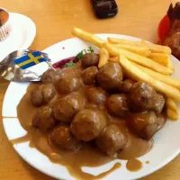 Snapdishの料理写真:Ikea meatballs|Munirah Aminさん