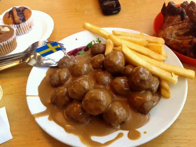 Snapdishの料理写真:Ikea meatballs|Munirah Aminさん