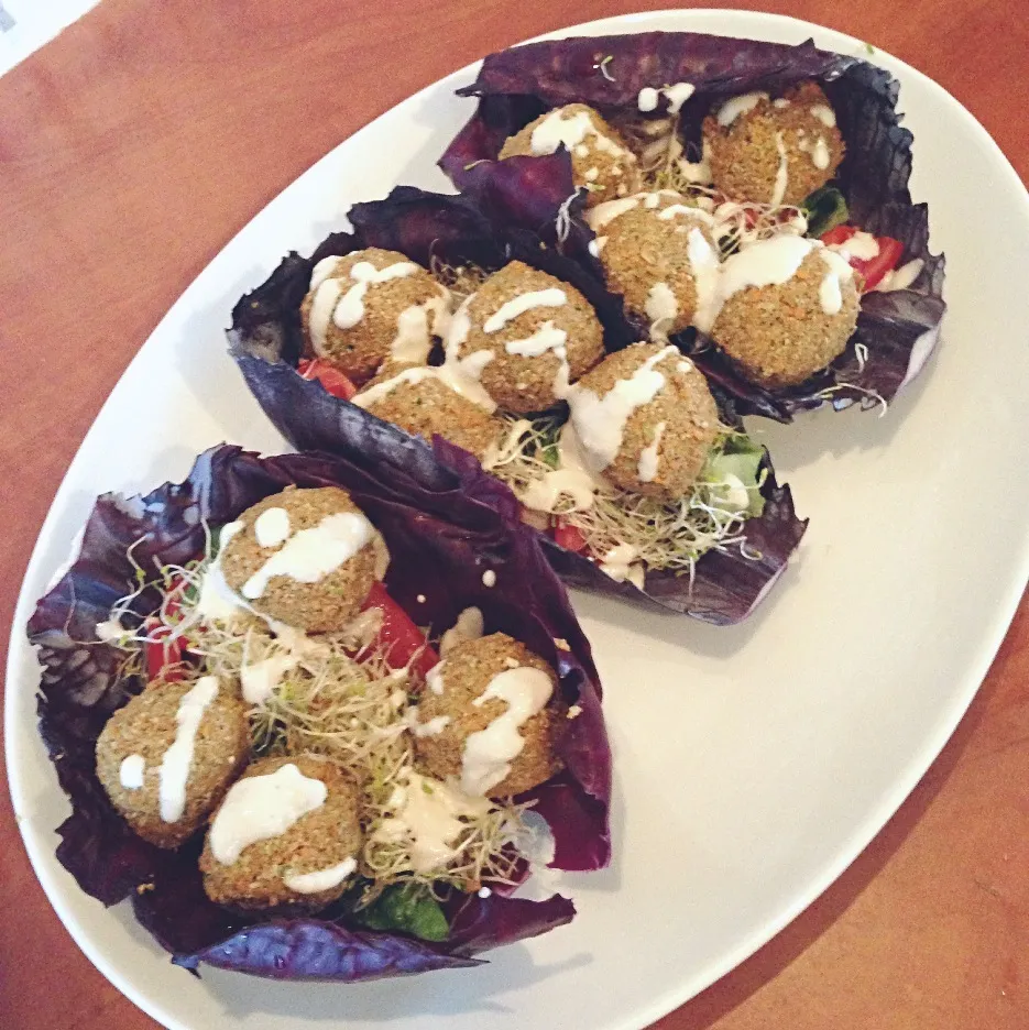 Raw vegan falafel in red cabbage leaves with tahini lemon dressing|Rianneさん