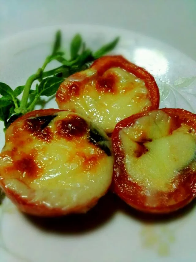 Baked Tomato with Basil and Mozzarella|Deeanさん