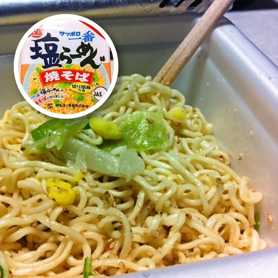 130914-サッポロ一番塩ラーメン焼そば|dune725さん