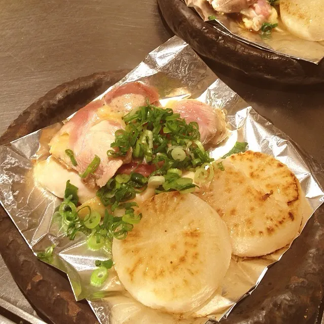 鶏薬膳スープと鶏麦飯の高原比内地鶏もも肉の鉄板|keyさん