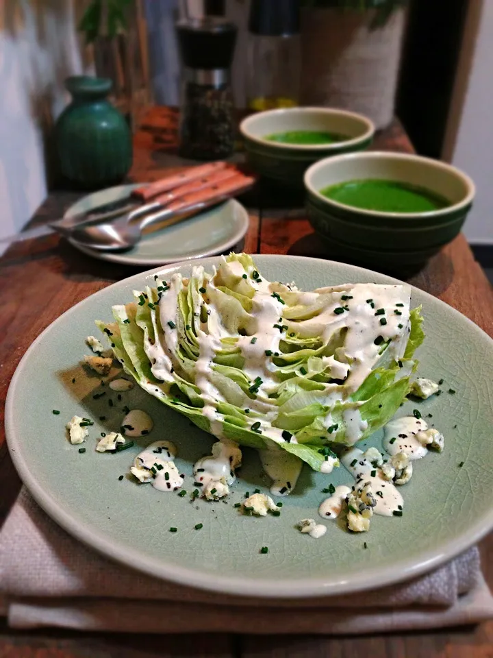 Iceberg lettuce wedge with blue cheese dressing/アイスバーグレタスウェッジ、ブルーチーズドレッシング|rick chanさん