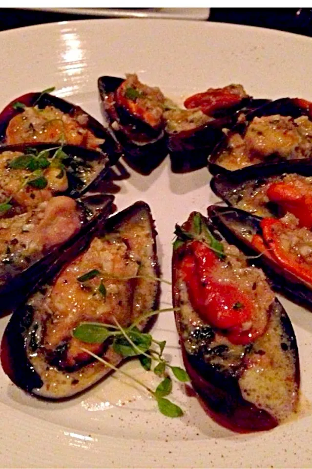 Baked mussle with garlic butter in w/w/s|ChefPatさん