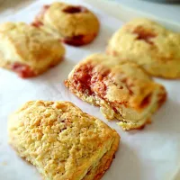 Snapdishの料理写真:Honey Cinnamon Scones|vonlohさん