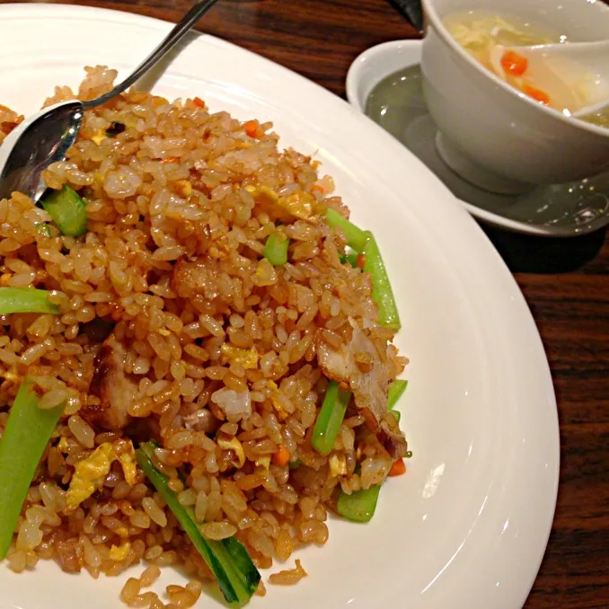 Snapdishの料理写真:上海華龍 豚バラ小松菜炒飯|(●⁰౪⁰●)さん