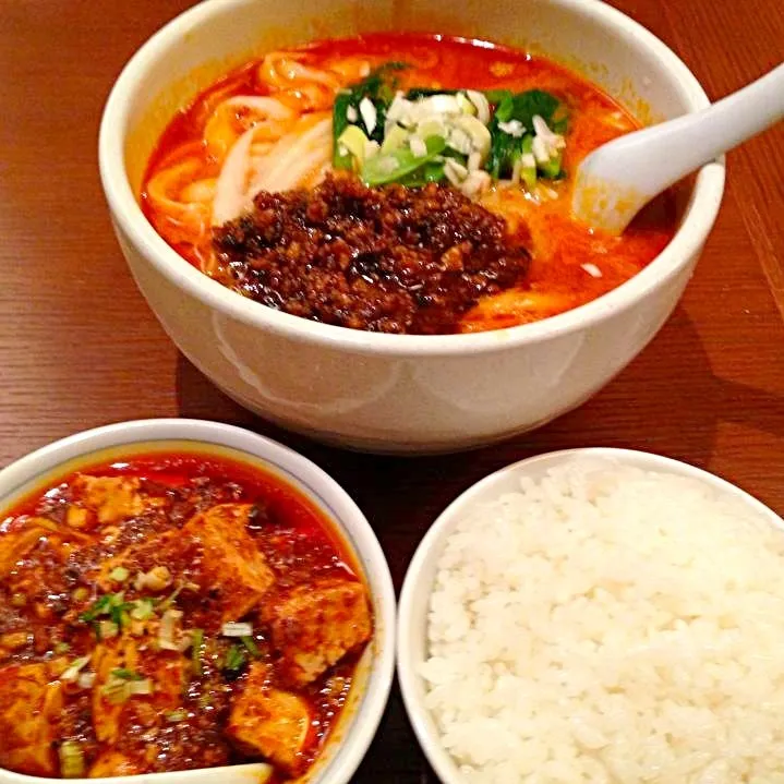 京華樓  四川担々刀削麺と四川麻婆豆腐の最強コンビ🍜🇨🇳|ゆうじ.さん