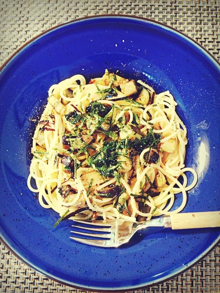 Snapdishの料理写真:あるもので即席、茄子と塩昆布のたらこパスタ🍝|いくえさん