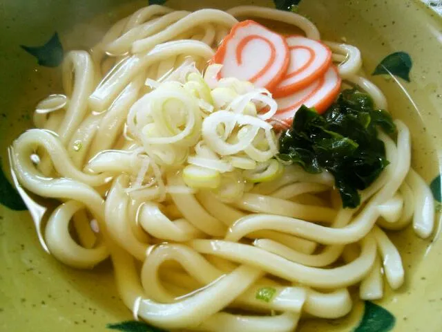 農作業の合間ランチは普通のうどん。トヤマの蒲鉾はグルグルだょ( ´艸｀)|ゆっこさん