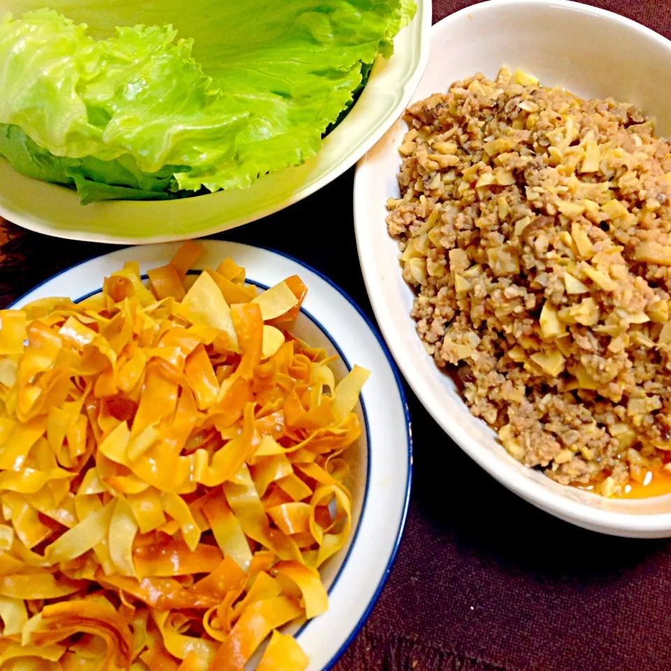 うちの定番料理〜万能肉味噌とワンタンの皮のレタス巻❤|ともきーた (伊藤 智子)さん