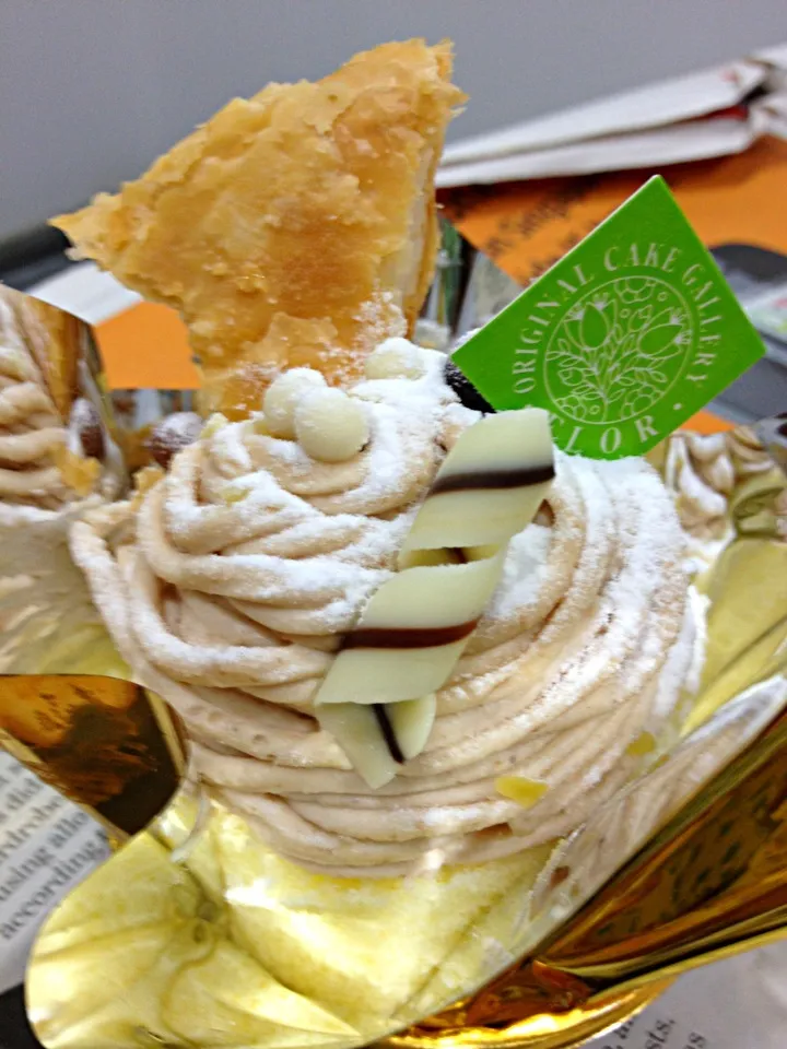 Snapdishの料理写真:Mont Blanc (Swiss Roll with French Chestnut Cream)|Yvonne Limさん