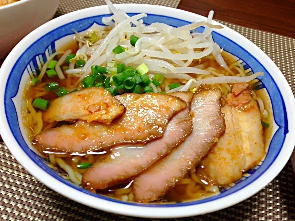 お家でラーメン🍜ｷｬｰ♡╰(*ﾟxﾟ​*)╯|し〜ぽん☆さん