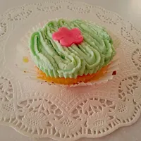 Snapdishの料理写真:Banana chocolate chip cupcake with turquoise buttercream icing!|Safaa Aamirさん