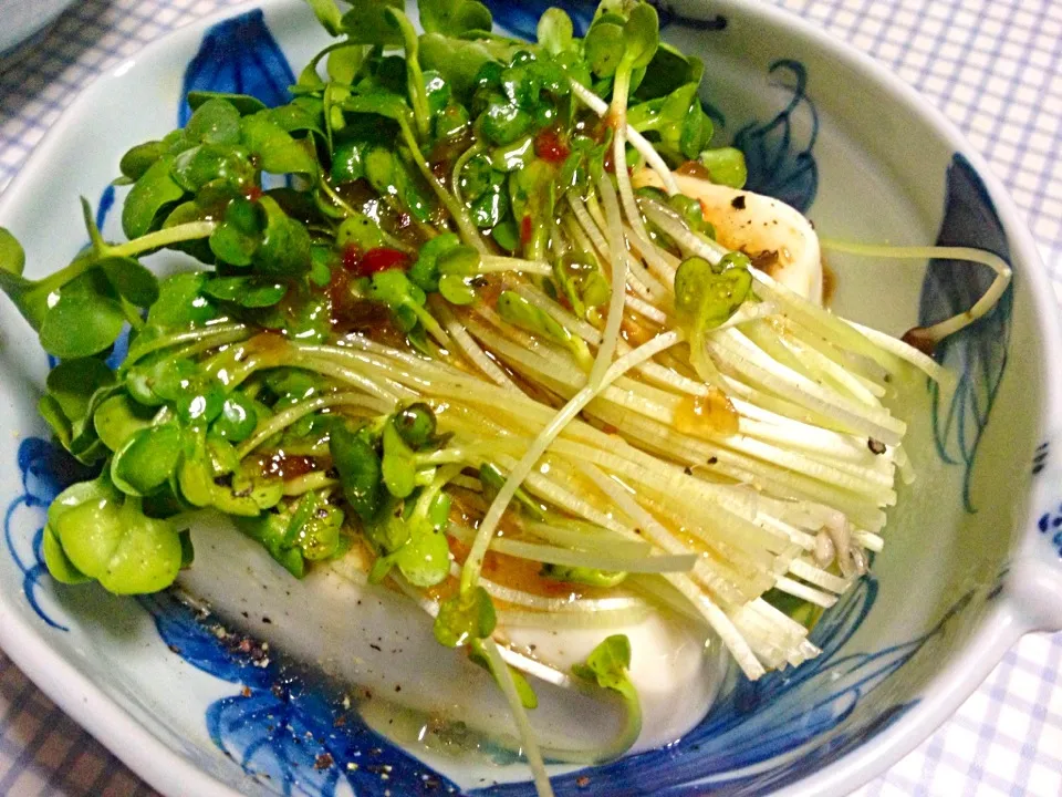 カイワレ豆腐玉ねぎドレッシング|sakumaさん