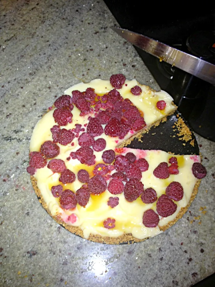 Tarta de crema pastelera y frambuesas en base de galletas|paulaさん