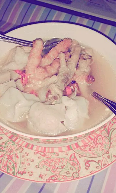 Snapdishの料理写真:mommy's chicken feet and meatball|yusi amaliaさん