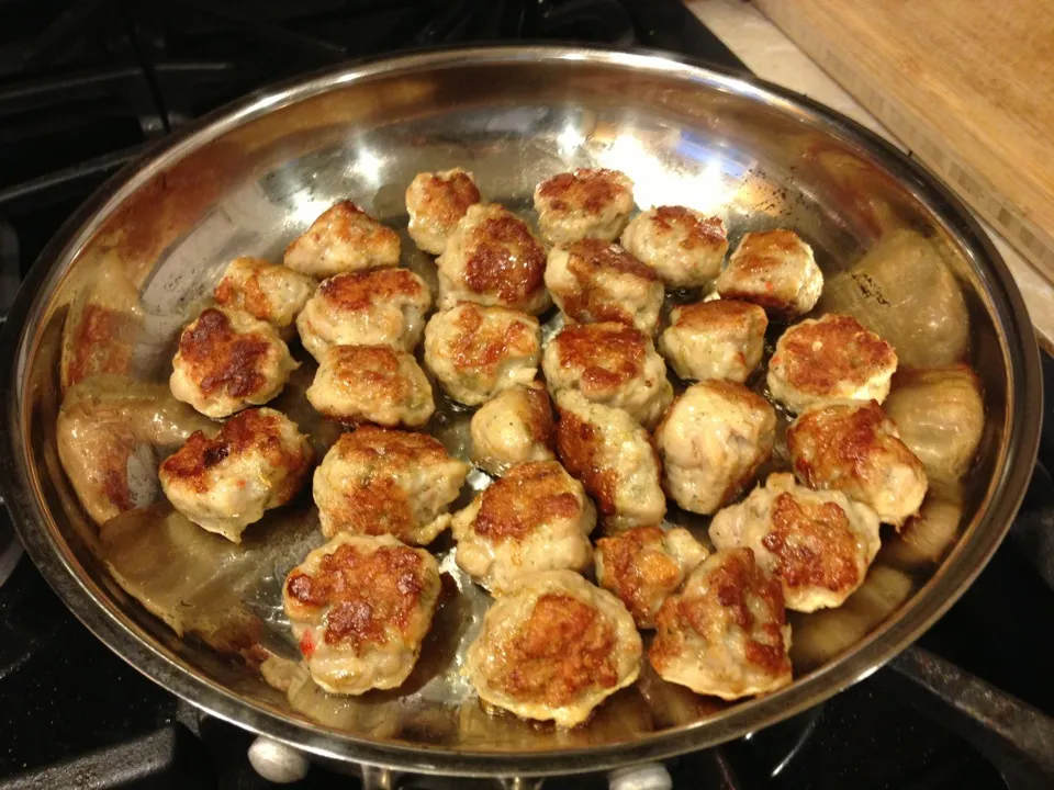 White meat Italian Turkey Meatballs. Browned in Olive Oil and ready for Marinara Sauce!|David McGuireさん