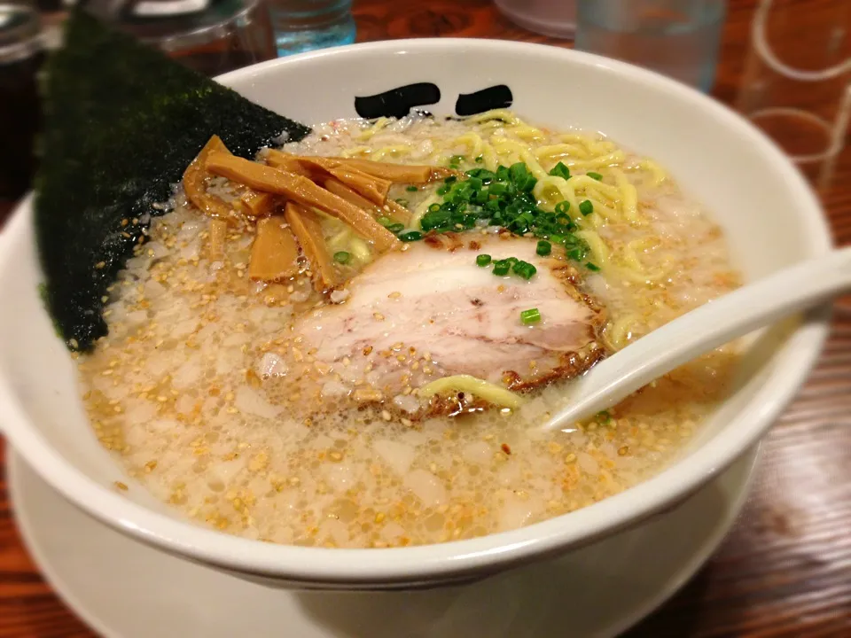 Snapdishの料理写真:こってり塩ラーメン|mogiさん