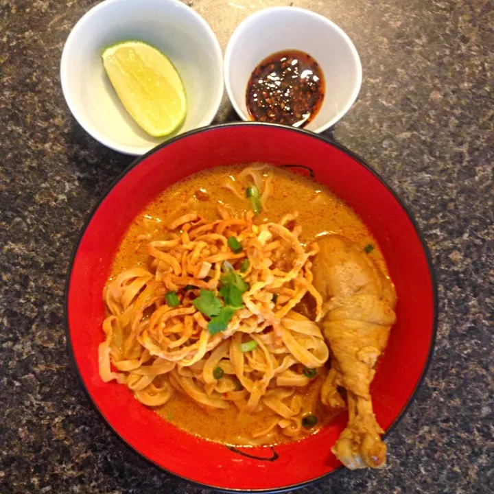 Snapdishの料理写真:ข้าวซอย  Khao Sawy (Northern Thai Noodle Curry Soup)|GiftAuksontabさん