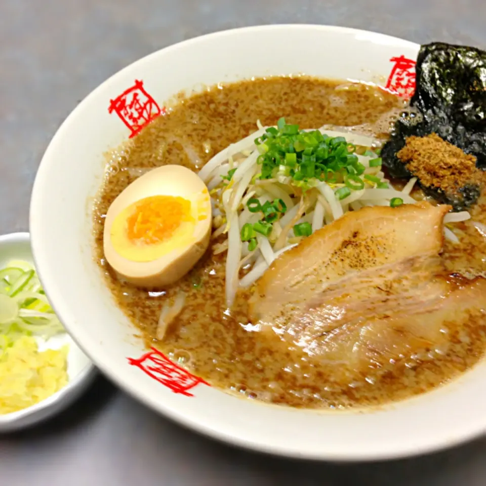 Snapdishの料理写真:ぶし正油ラーメン。生姜と薬味添え|ユッカさん