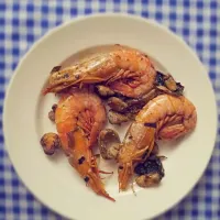 Snapdishの料理写真:prawns and mushroom. gambones y champiñones|David Morganさん